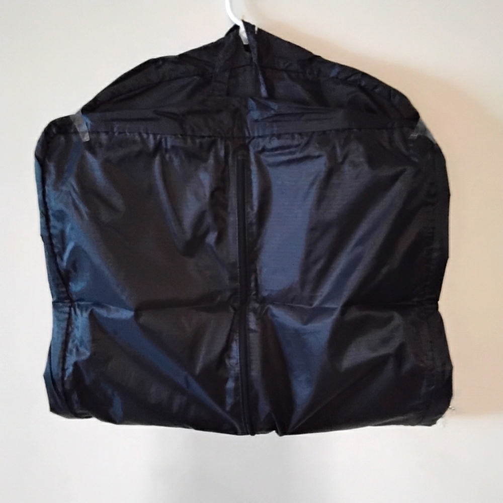 "LEWIS N CLARK"  NYLON GARMENT BAG